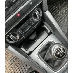Audi A3 Bardak Tutucu Şık...